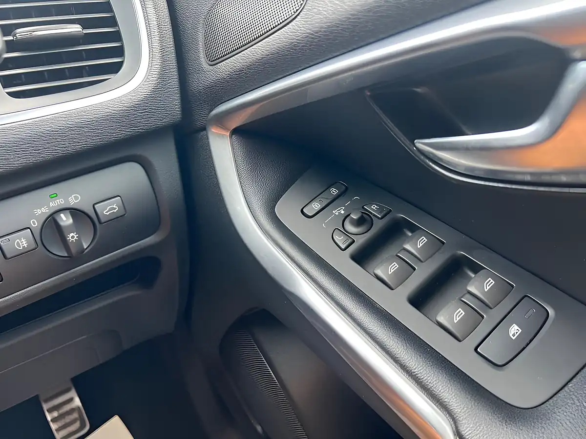 Used 2017 Volvo V40 R-Design Pro Grey - Interior and Exterior details 14