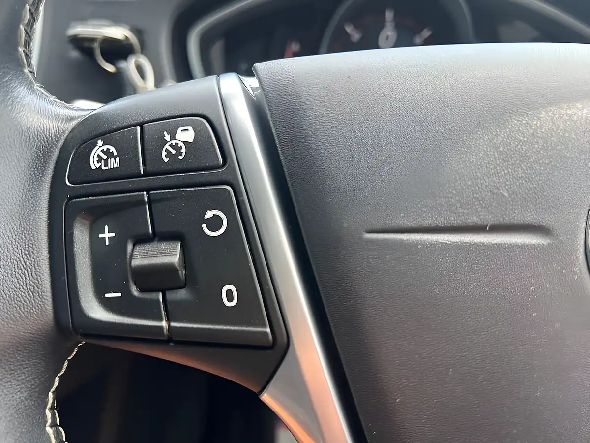Used 2017 Volvo V40 R-Design Pro Grey - Interior and Exterior details 15
