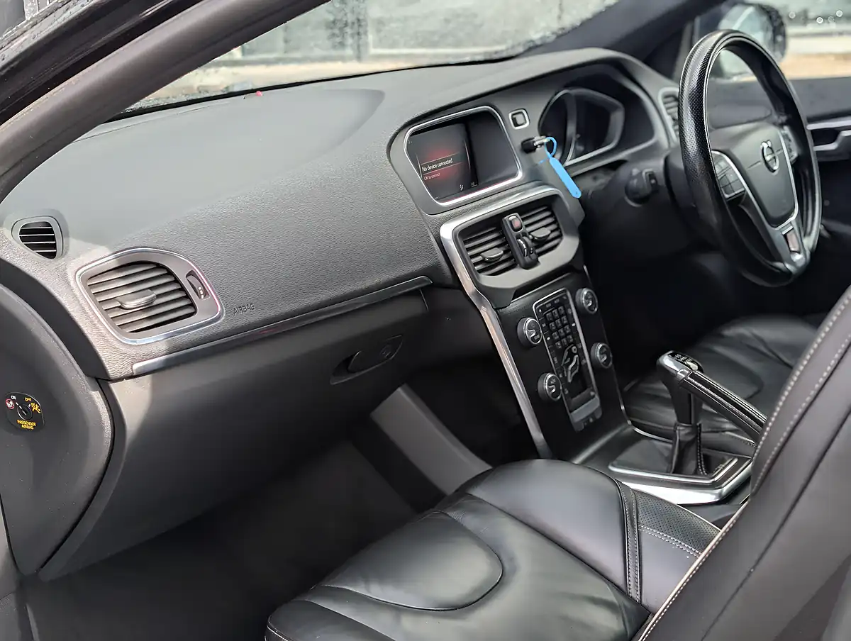Used 2017 Volvo V40 R-Design Pro Onyx Black - Interior and Exterior details 11