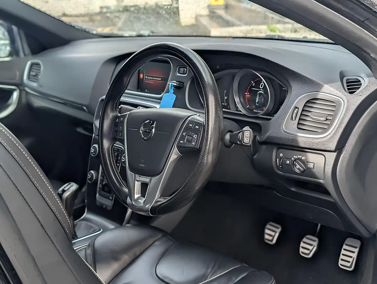 Used 2017 Volvo V40 R-Design Pro Onyx Black - Interior and Exterior details 13