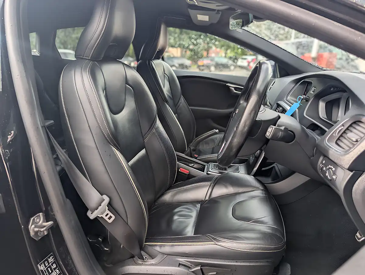 Used 2017 Volvo V40 R-Design Pro Onyx Black - Interior and Exterior details 14