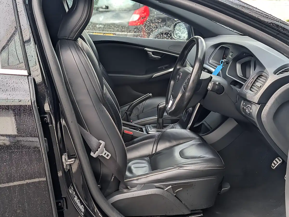 Used 2017 Volvo V40 R-Design Pro Onyx Black - Interior and Exterior details 15