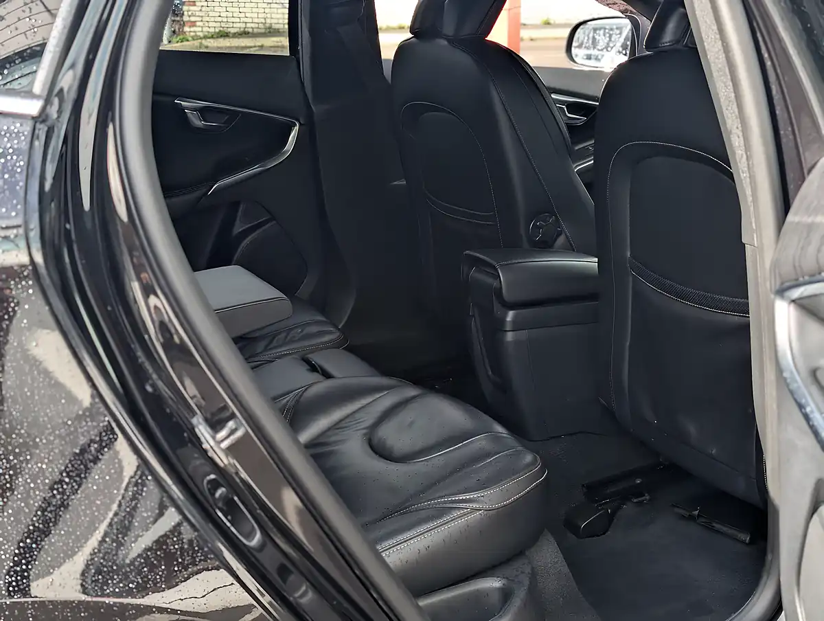 Used 2017 Volvo V40 R-Design Pro Onyx Black - Interior and Exterior details 18