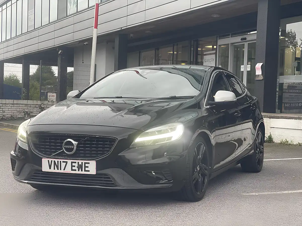Used 2017 Volvo V40 R-Design Pro Onyx Black - Interior and Exterior details 3