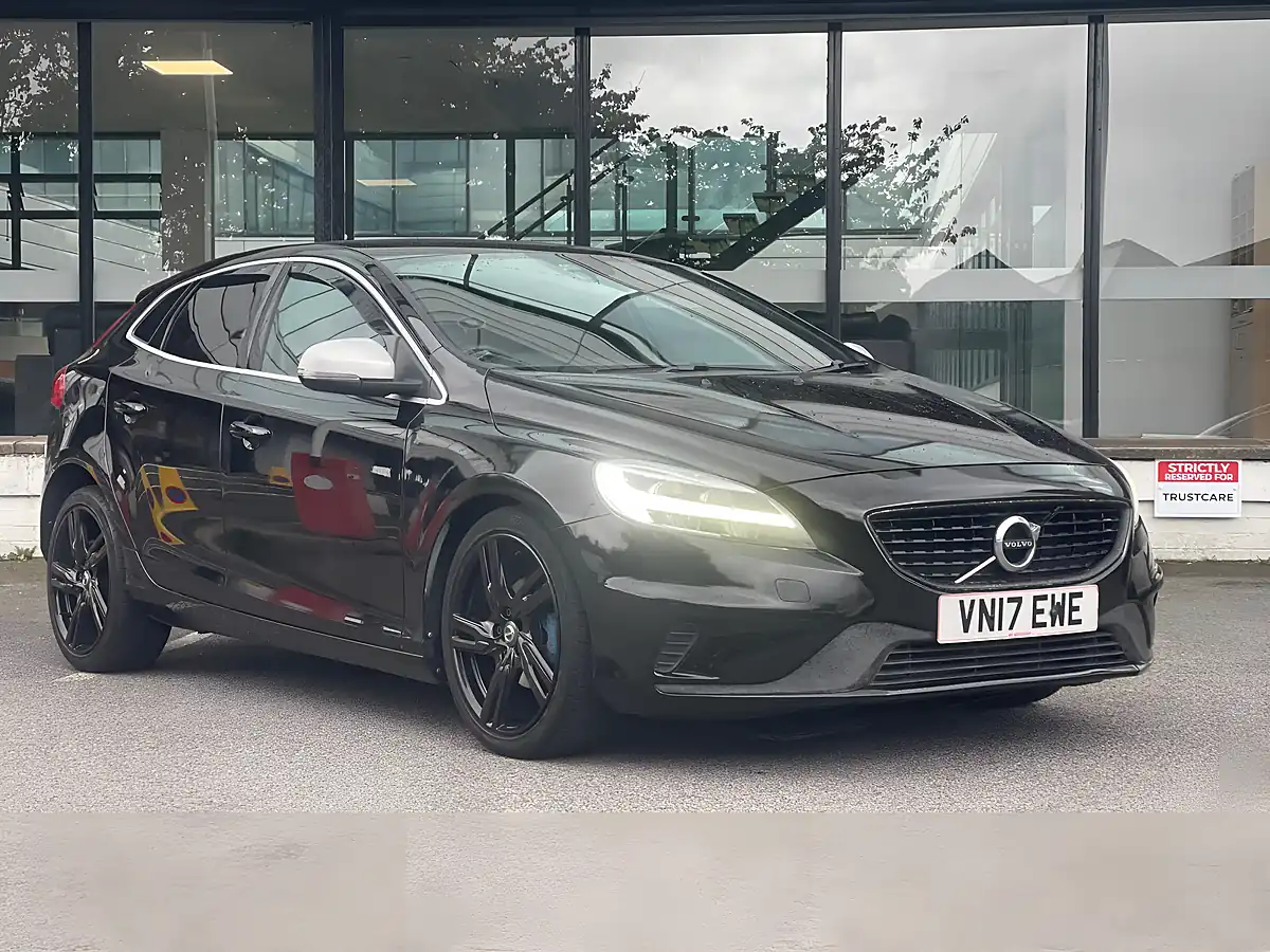 Used 2017 Volvo V40 R-Design Pro Onyx Black - Interior and Exterior details 5