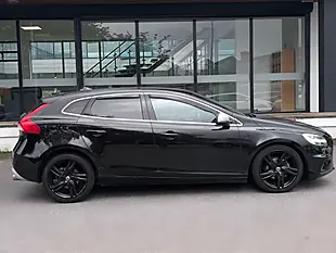 Used 2017 Volvo V40 R-Design Pro Onyx Black - Interior and Exterior details 9