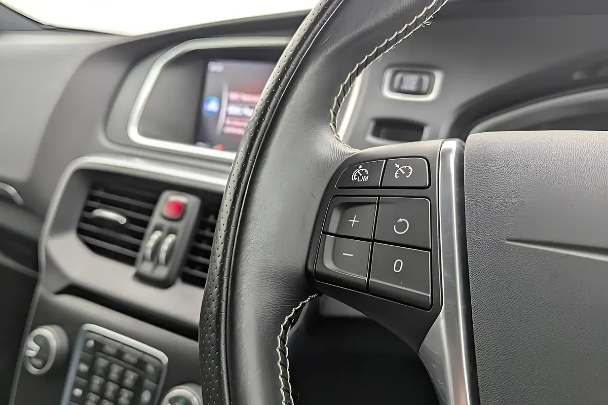 Used 2017 Volvo V40 R-Design Pro Osmium Grey - Interior and Exterior details 11