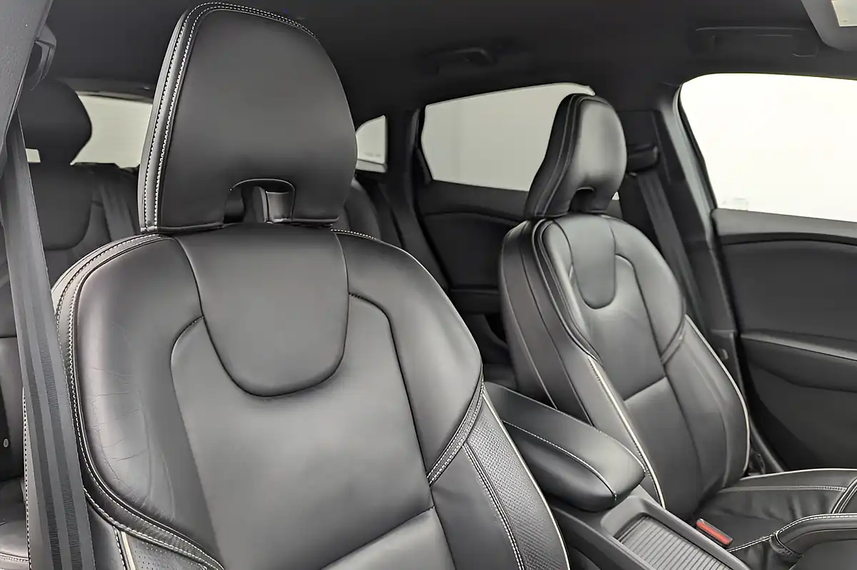 Used 2017 Volvo V40 R-Design Pro Osmium Grey - Interior and Exterior details 12