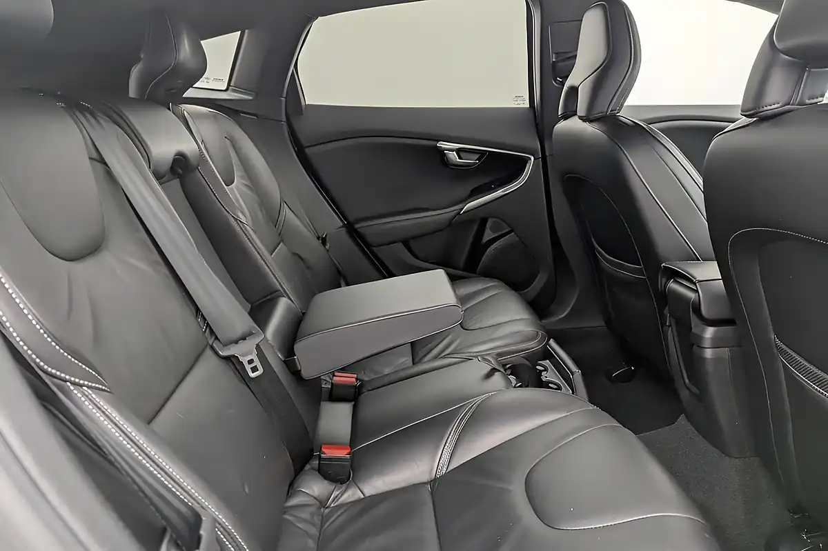 Used 2017 Volvo V40 R-Design Pro Osmium Grey - Interior and Exterior details 13
