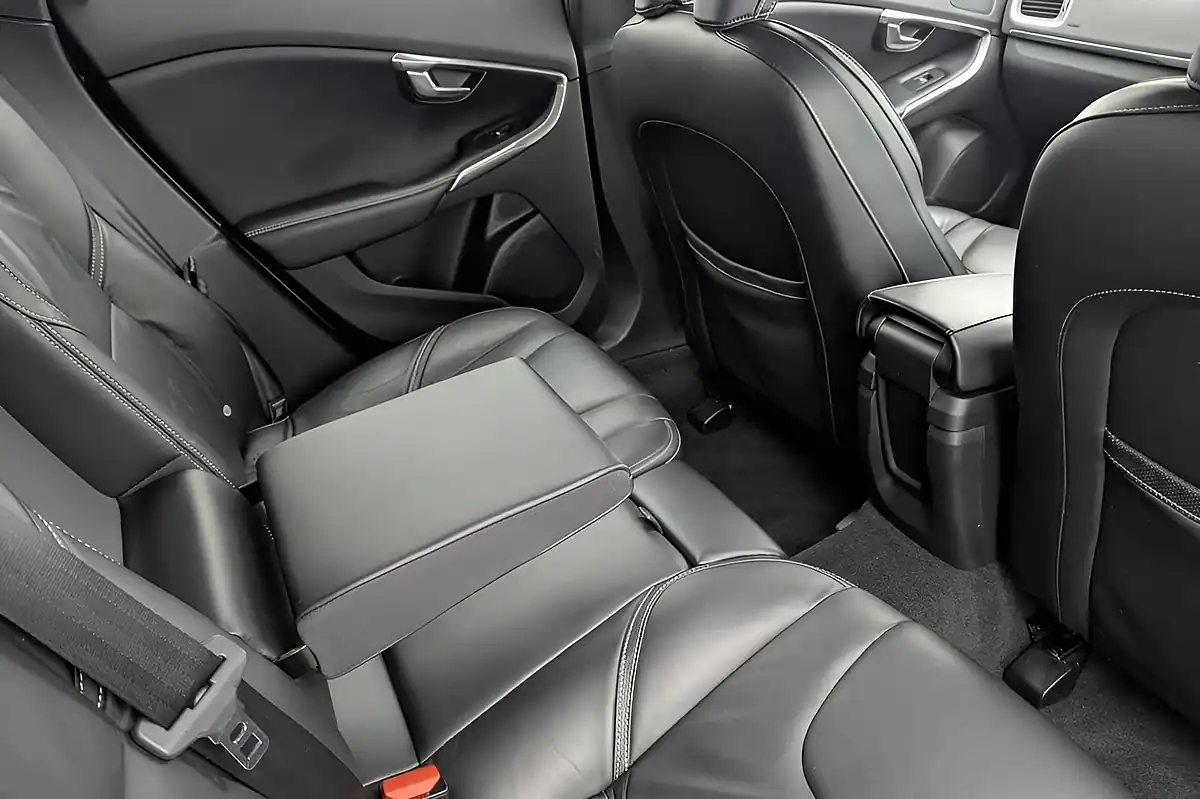 Used 2017 Volvo V40 R-Design Pro Osmium Grey - Interior and Exterior details 14