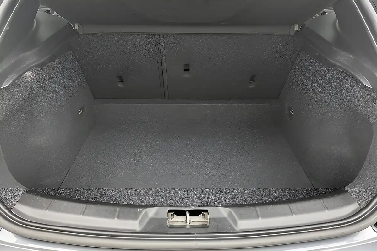 Used 2017 Volvo V40 R-Design Pro Osmium Grey - Interior and Exterior details 17