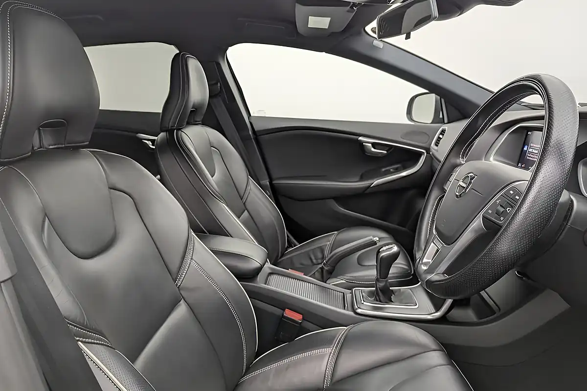 Used 2017 Volvo V40 R-Design Pro Osmium Grey - Interior and Exterior details 2