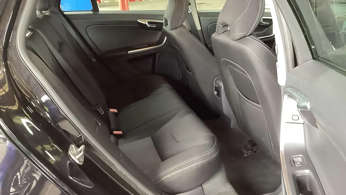 Used 2017 Volvo V60 Business Edition Lux Black - Interior and Exterior details 10