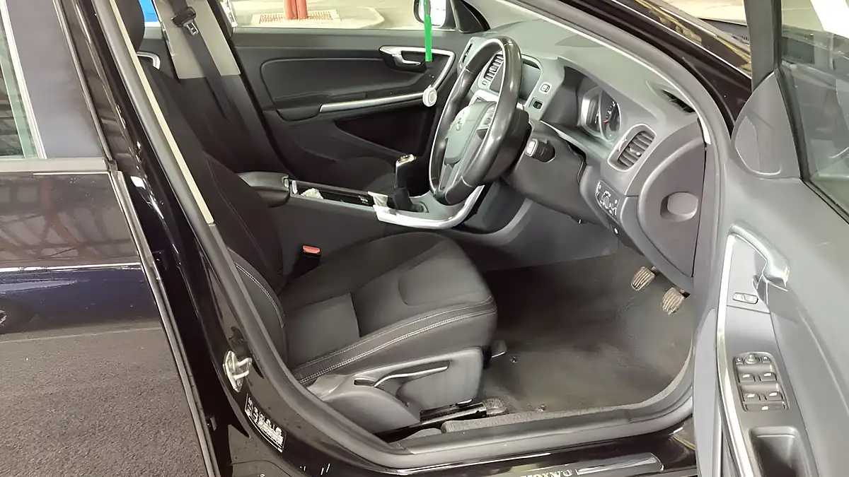 Used 2017 Volvo V60 Business Edition Lux Black - Interior and Exterior details 11