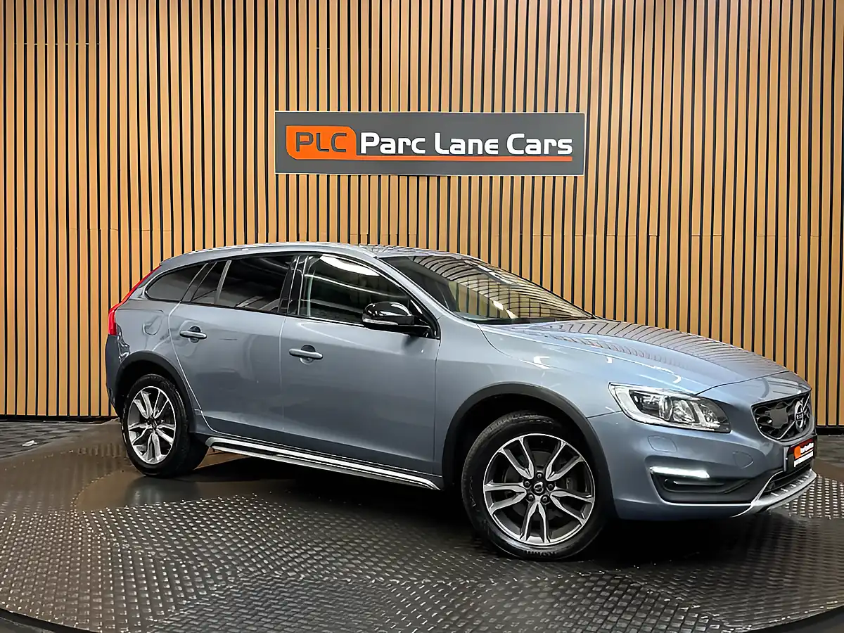 Used 2017 Volvo V60 Lux Nav Mussel Blue - Front View