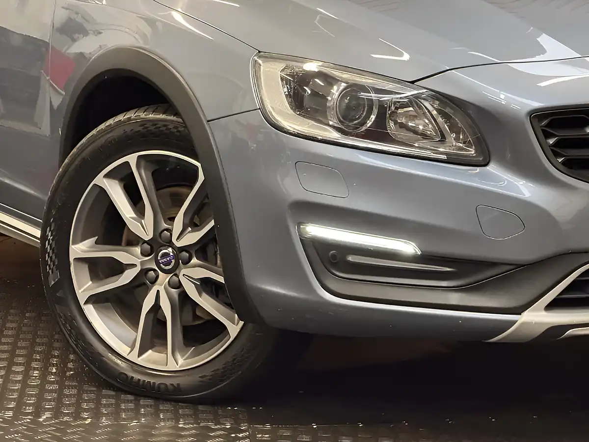 Used 2017 Volvo V60 Lux Nav Mussel Blue - Interior and Exterior details 11