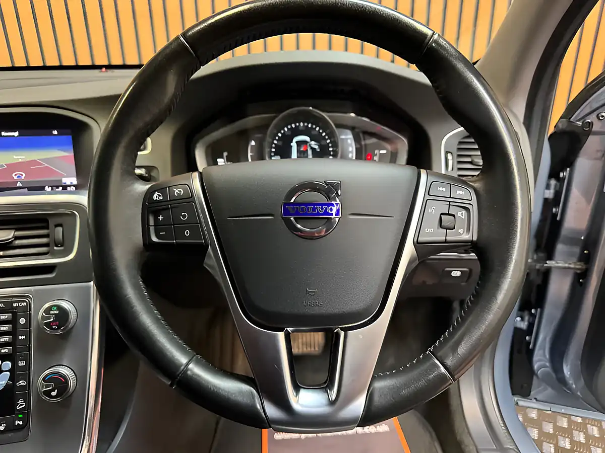 Used 2017 Volvo V60 Lux Nav Mussel Blue - Interior and Exterior details 13
