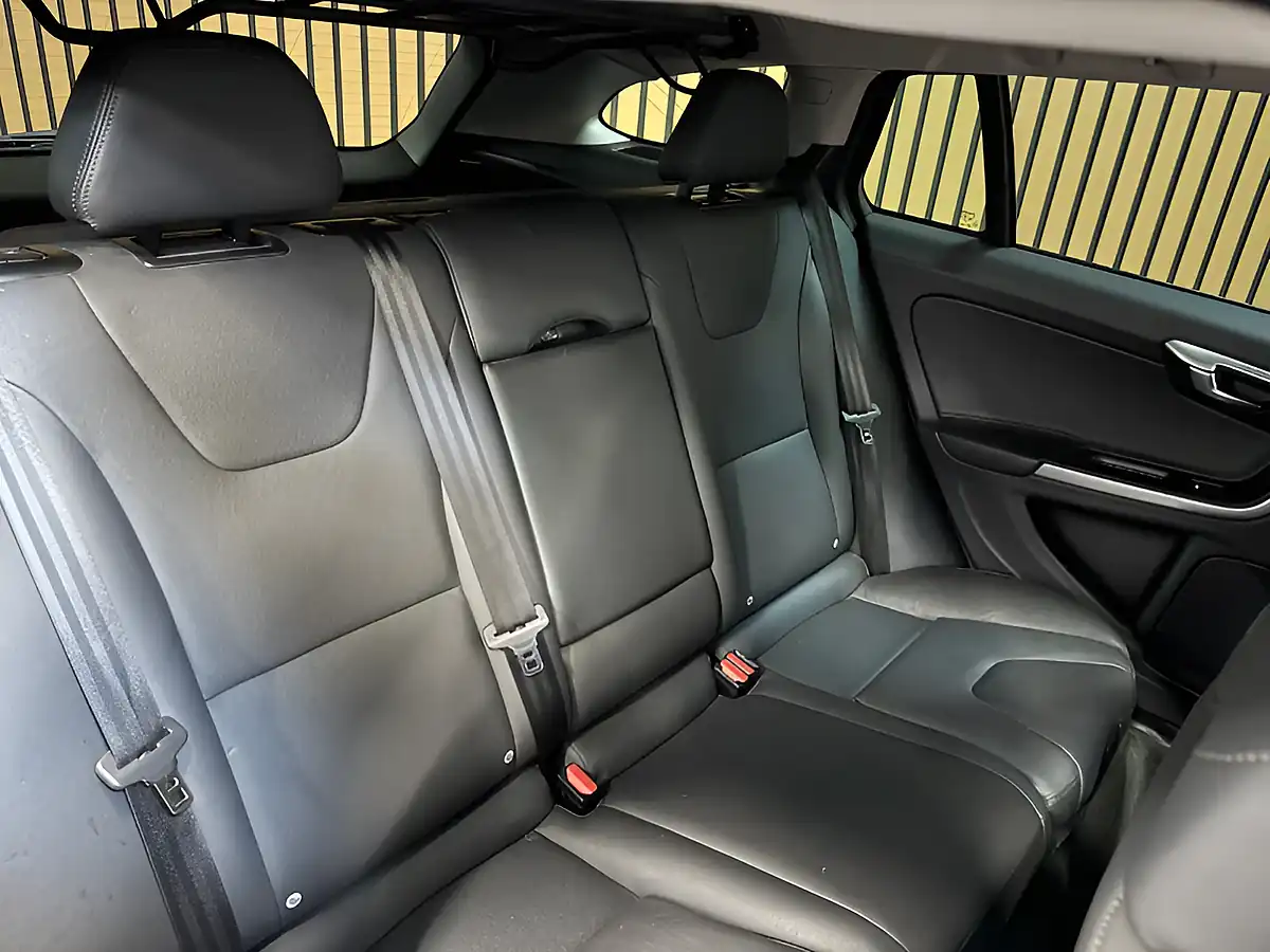 Used 2017 Volvo V60 Lux Nav Mussel Blue - Interior and Exterior details 20