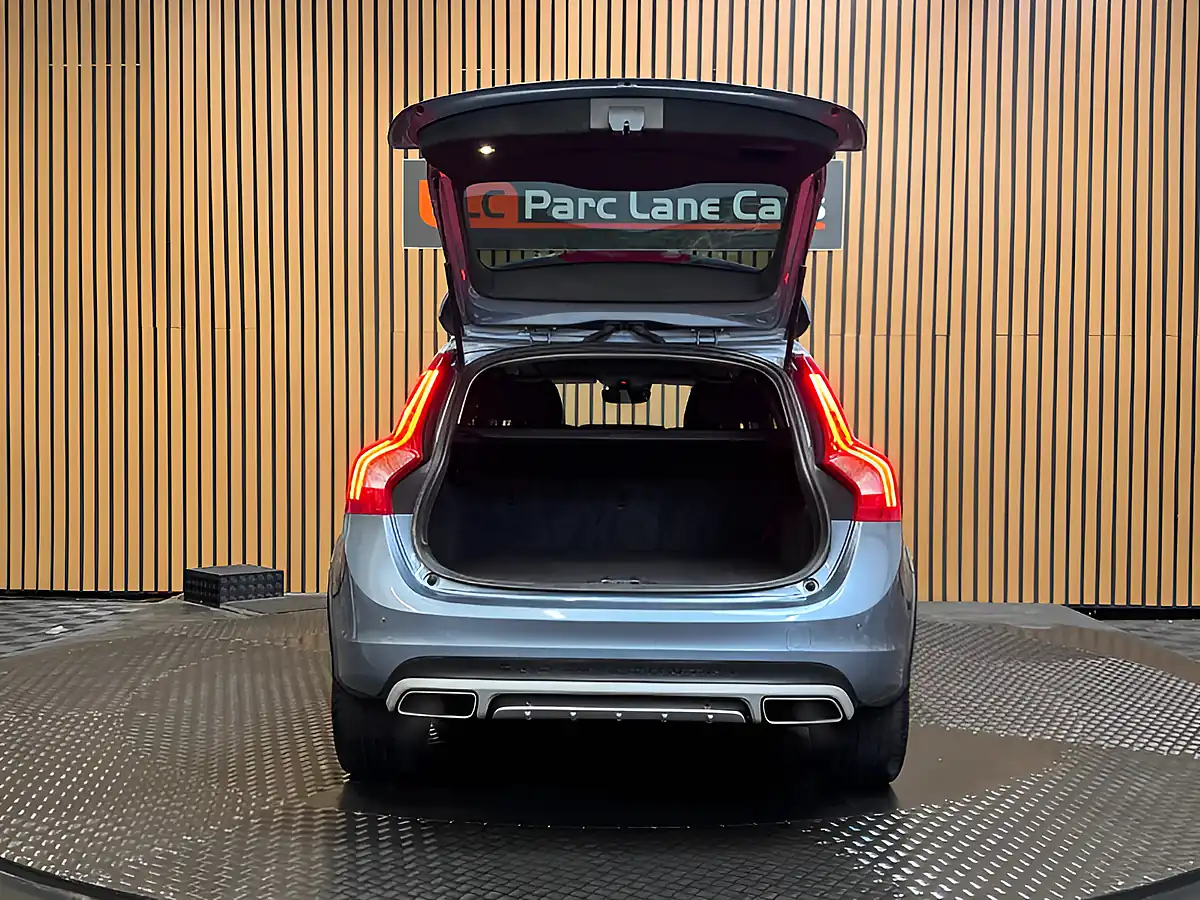Used 2017 Volvo V60 Lux Nav Mussel Blue - Interior and Exterior details 5