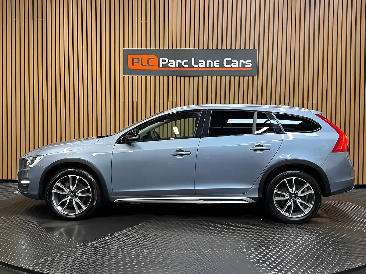 Used 2017 Volvo V60 Lux Nav Mussel Blue - Interior and Exterior details 7