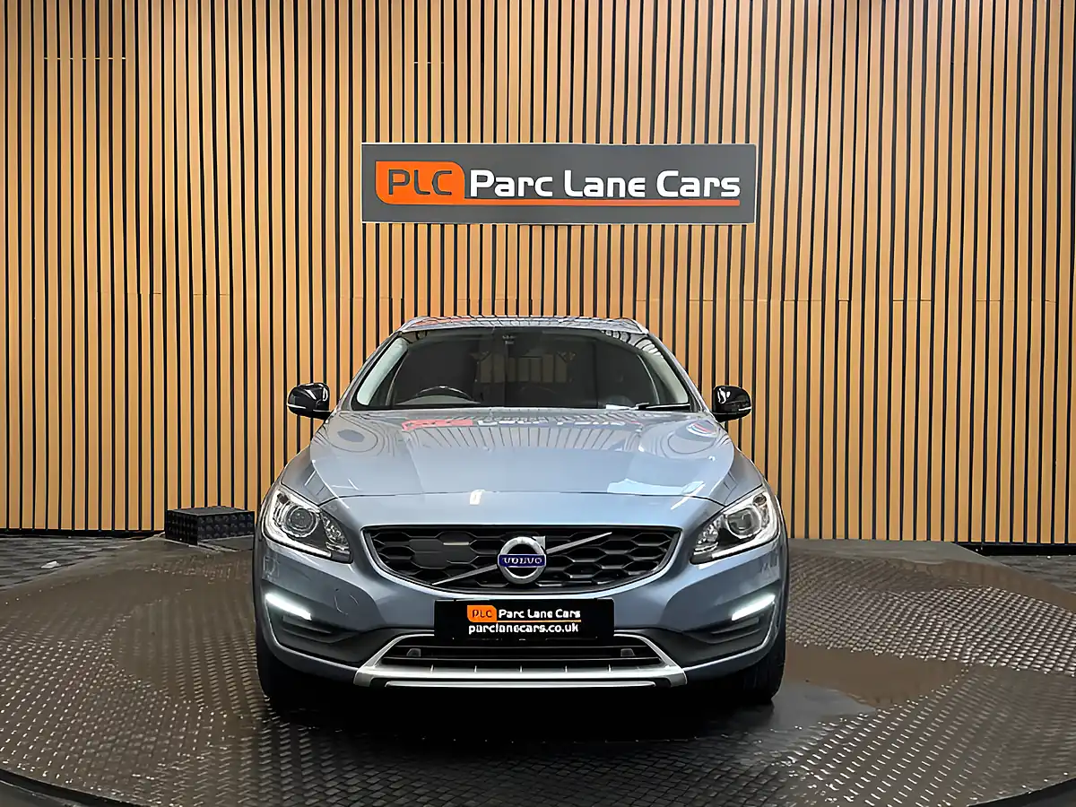 Used 2017 Volvo V60 Lux Nav Mussel Blue - Interior and Exterior details 9