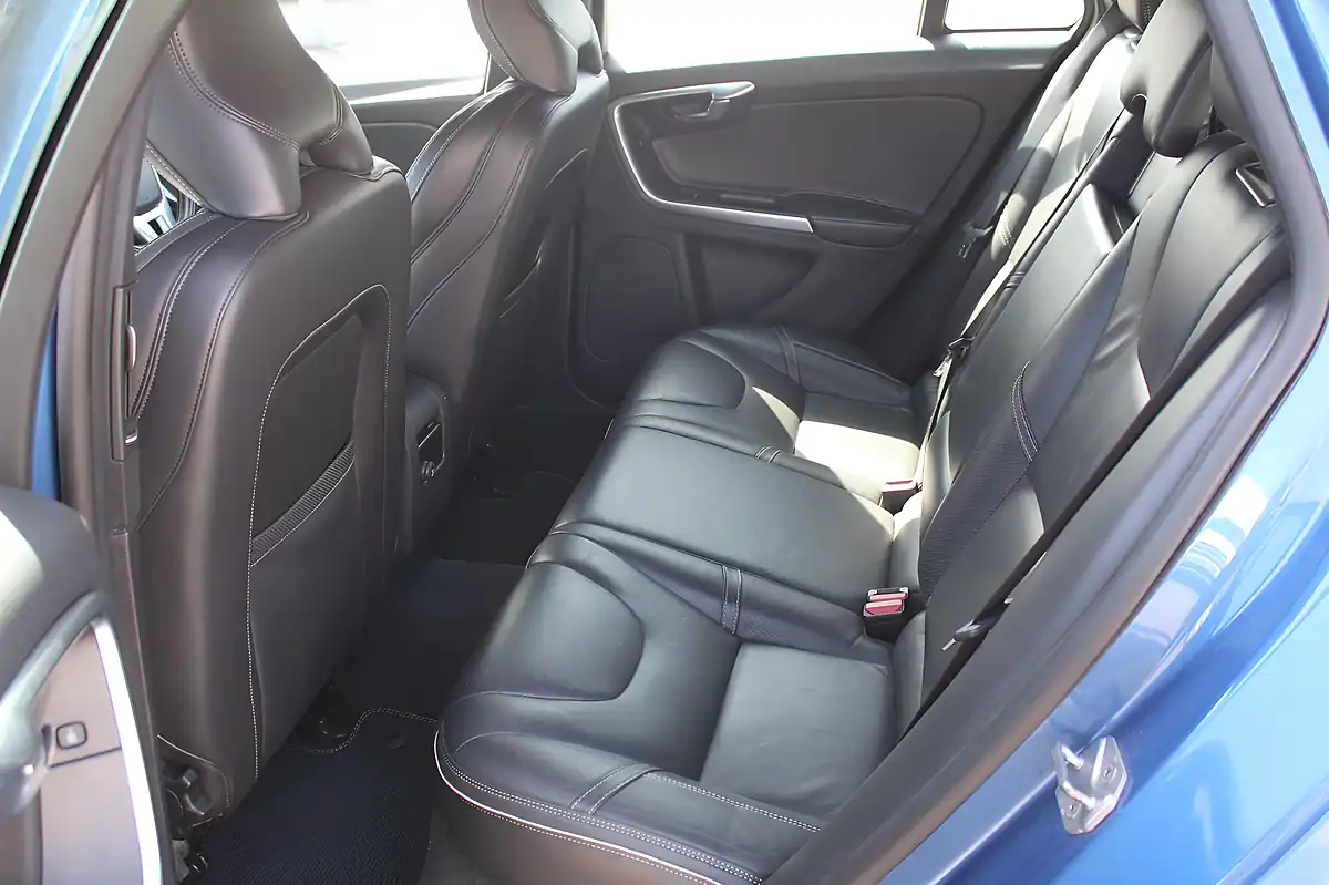 Used 2017 Volvo V60 R-Design Lux Nav Blue - Interior and Exterior details 19
