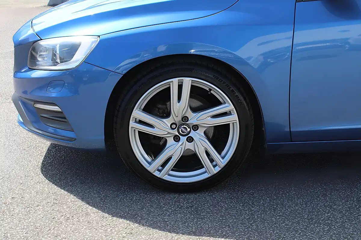 Used 2017 Volvo V60 R-Design Lux Nav Blue - Interior and Exterior details 8