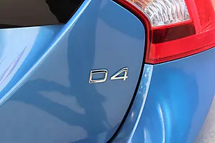 Used 2017 Volvo V60 R-Design Lux Nav Blue - Interior and Exterior details 9