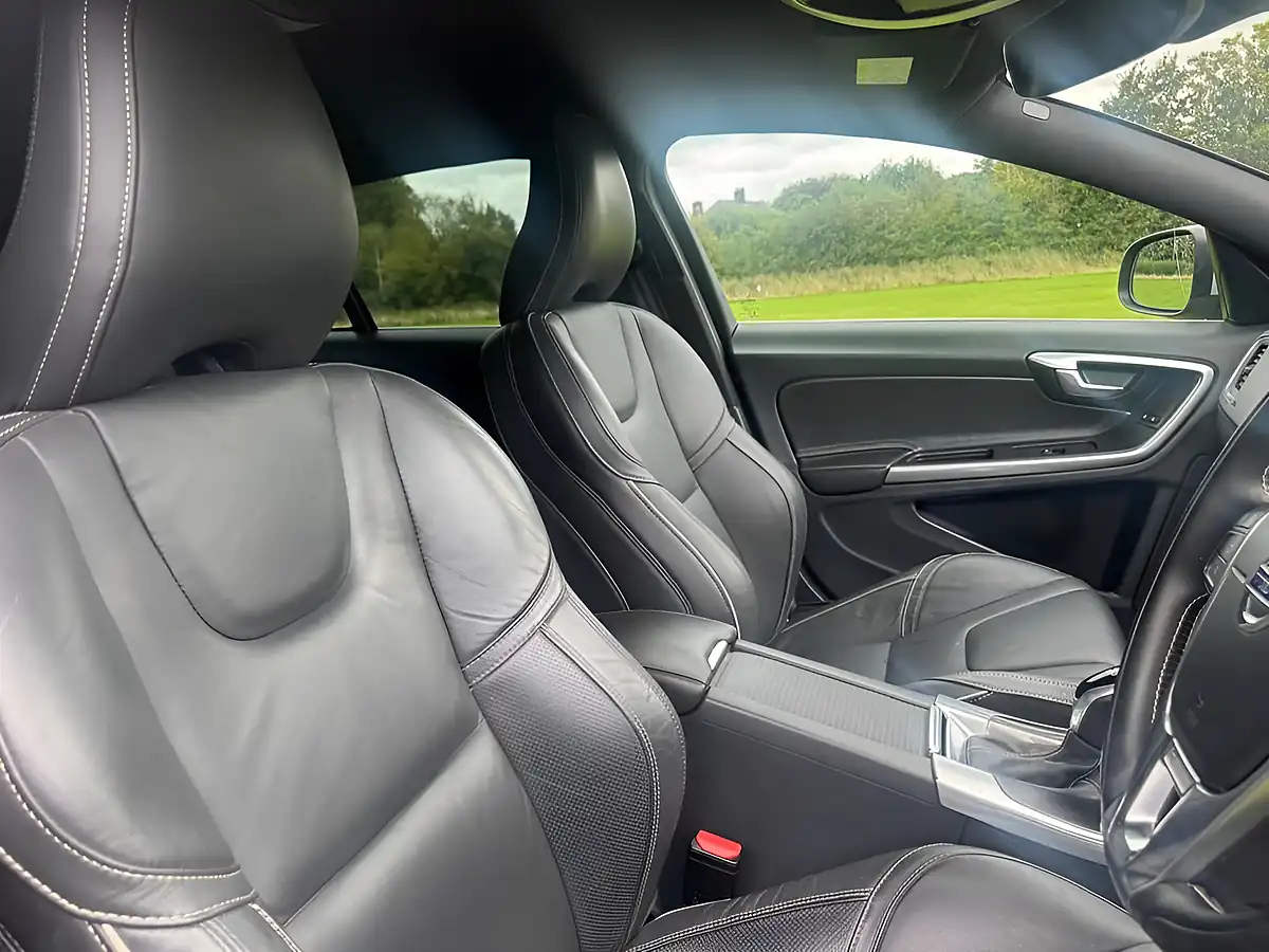 Used 2017 Volvo V60 R-Design Lux Nav Grey - Interior and Exterior details 10