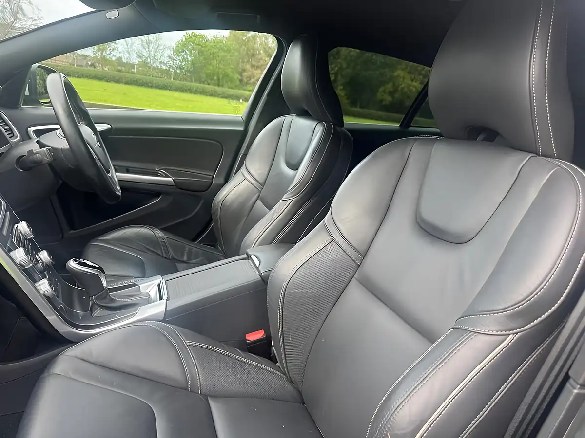 Used 2017 Volvo V60 R-Design Lux Nav Grey - Interior and Exterior details 11