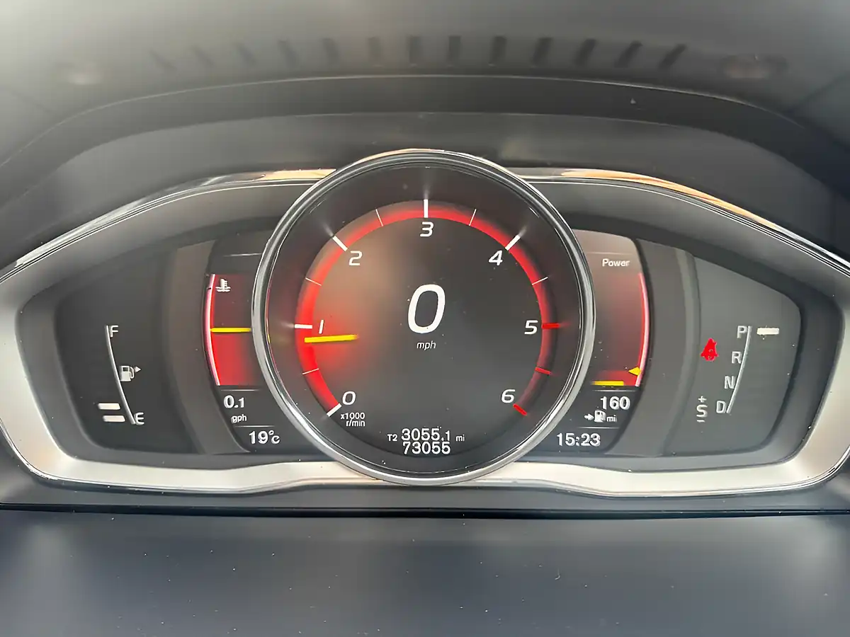 Used 2017 Volvo V60 R-Design Lux Nav Grey - Interior and Exterior details 14