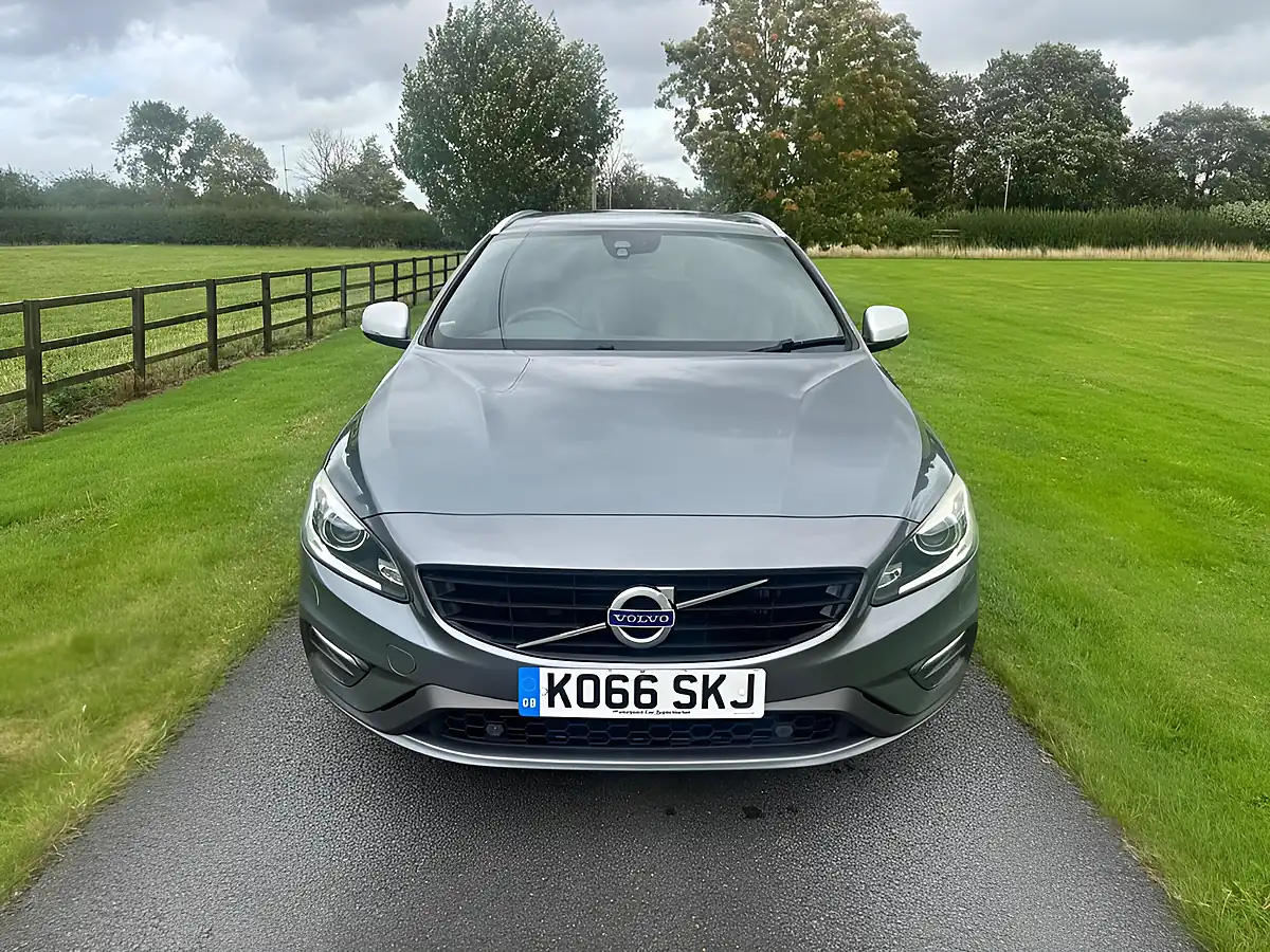 Used 2017 Volvo V60 R-Design Lux Nav Grey - Interior and Exterior details 7