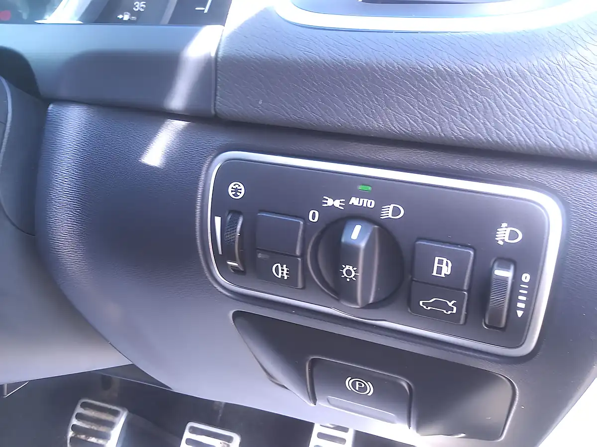 Used 2017 Volvo V60 R-Design Nav Grey - Interior and Exterior details 14