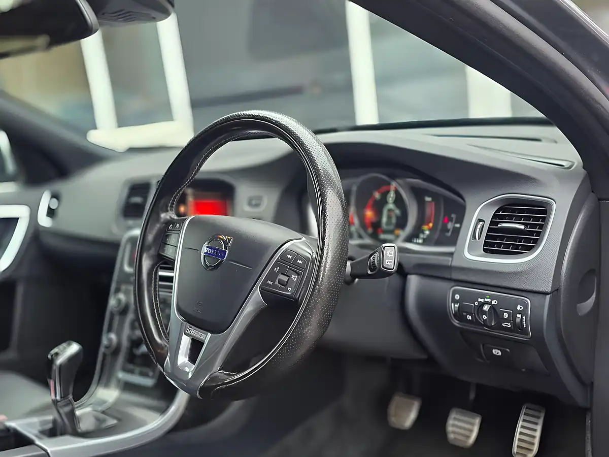 Used 2017 Volvo V60 R-Design Nav Grey - Interior and Exterior details 7