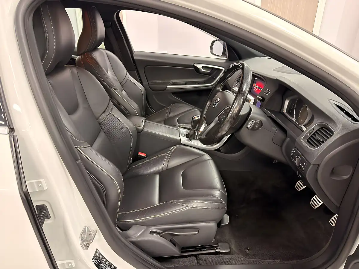 Used 2017 Volvo V60 R-Design Nav White - Interior and Exterior details 10