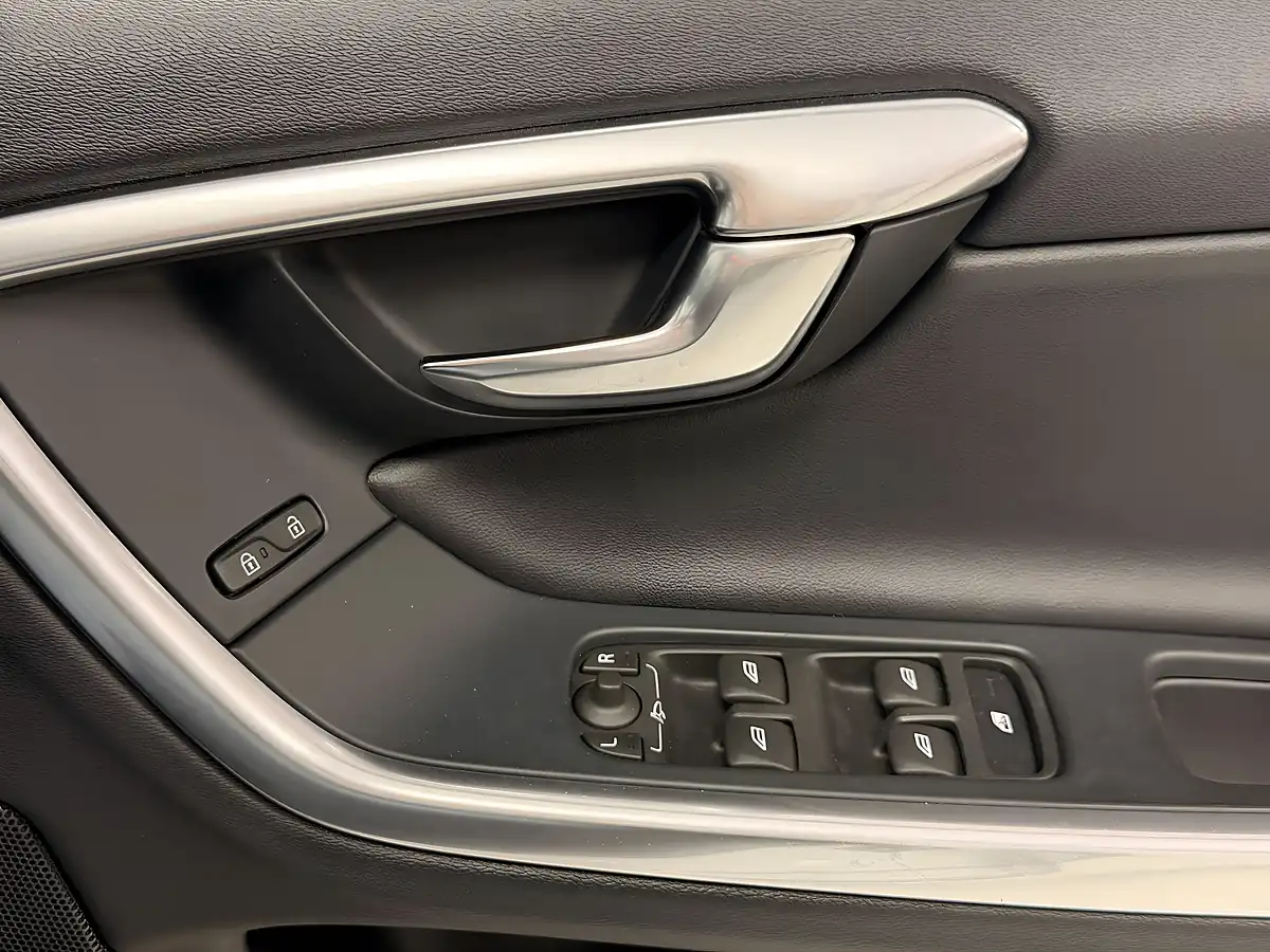 Used 2017 Volvo V60 R-Design Nav White - Interior and Exterior details 12