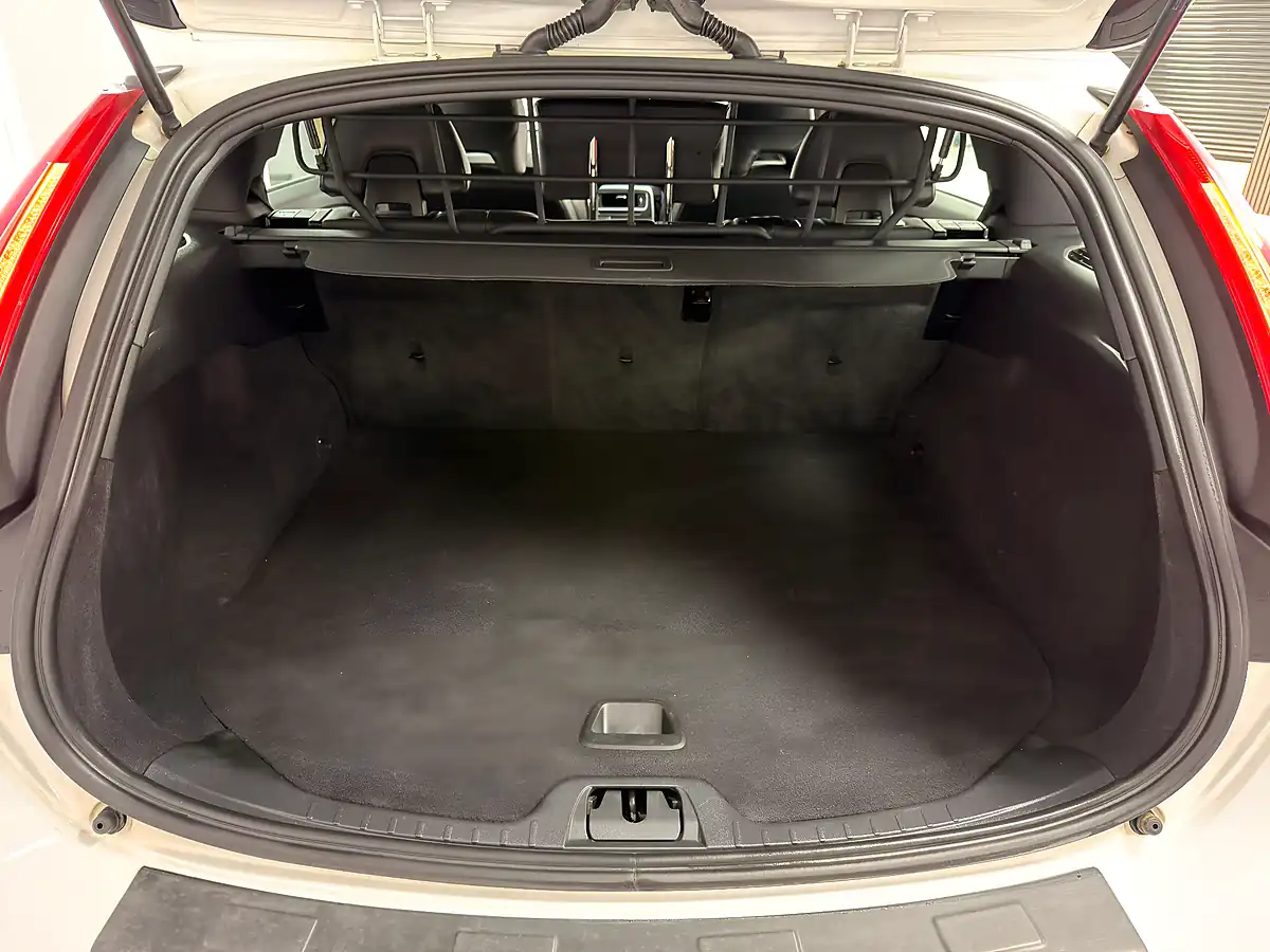 Used 2017 Volvo V60 R-Design Nav White - Interior and Exterior details 17