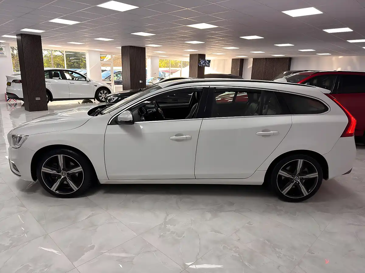 Used 2017 Volvo V60 R-Design Nav White - Interior and Exterior details 4