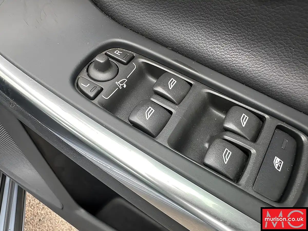 Used 2017 Volvo V60 Se Lux Nav Mussel Blue - Interior and Exterior details 13