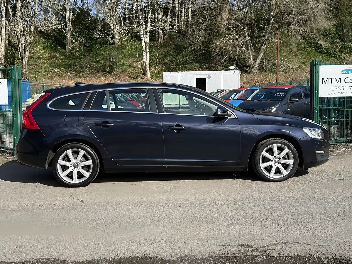 Used 2017 Volvo V60 Se Nav Blue - Interior and Exterior details 5