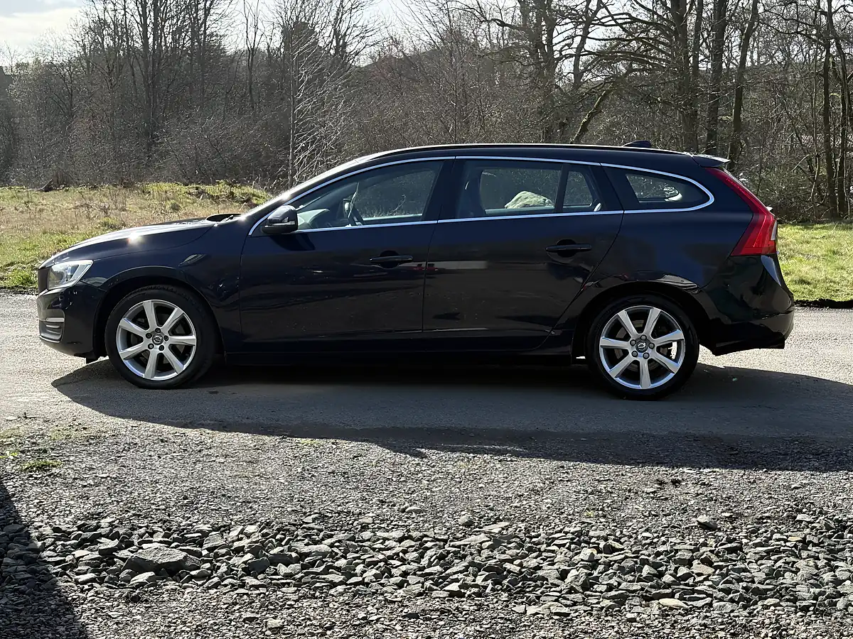 Used 2017 Volvo V60 Se Nav Blue - Interior and Exterior details 9