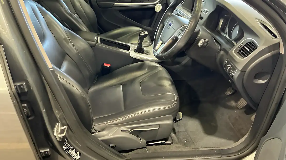 Used 2017 Volvo V60 Se Nav Grey - Interior and Exterior details 7