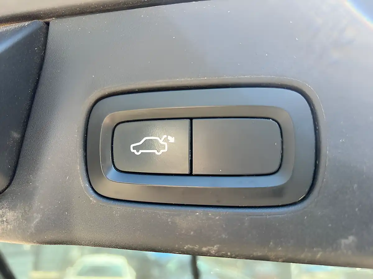 Used 2017 Volvo V90 Cross Country Black - Interior and Exterior details 19