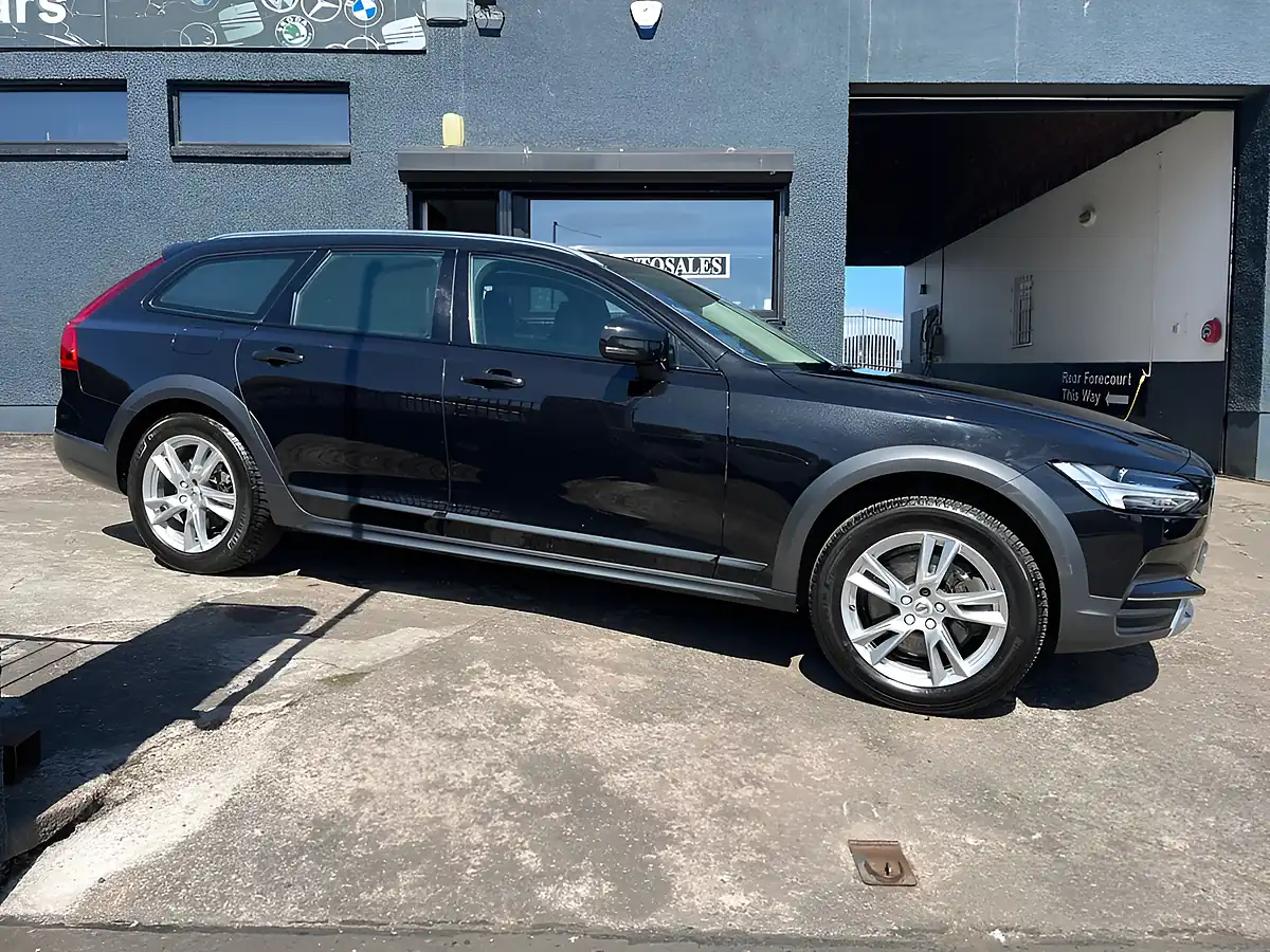 Used 2017 Volvo V90 Cross Country Black - Interior and Exterior details 3