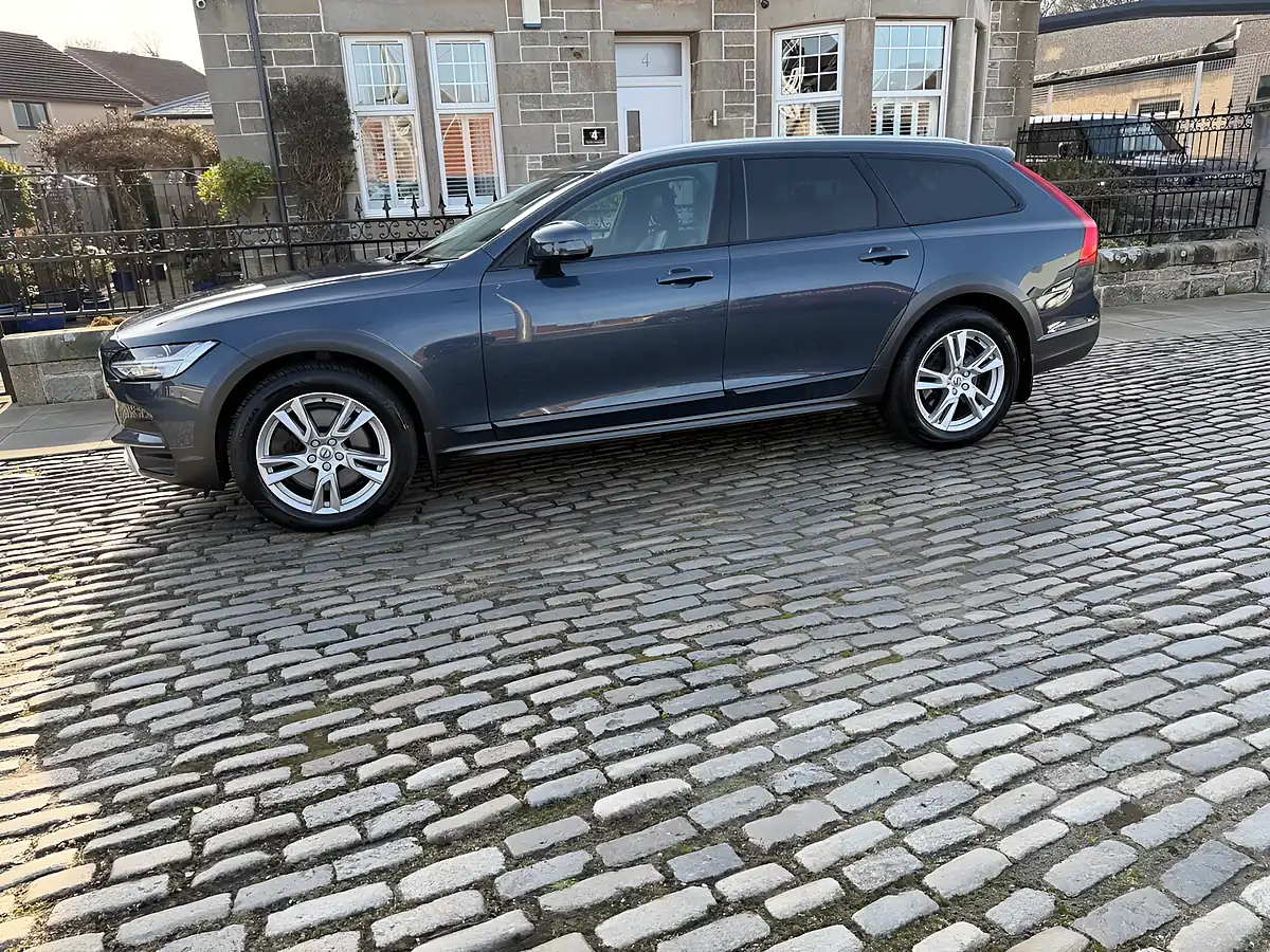 Used 2017 Volvo V90 Cross Country Powerpulse Pro Denim Blue - Interior and Exterior details 11