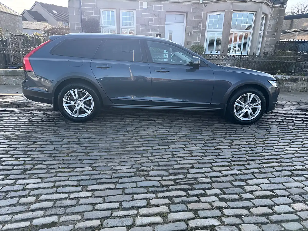 Used 2017 Volvo V90 Cross Country Powerpulse Pro Denim Blue - Interior and Exterior details 12
