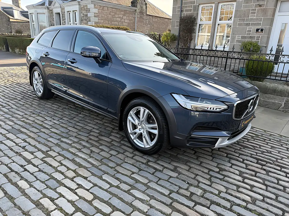 Used 2017 Volvo V90 Cross Country Powerpulse Pro Denim Blue - Interior and Exterior details 4