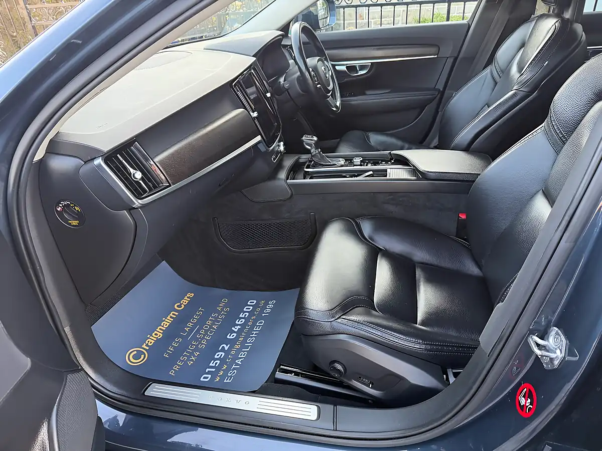 Used 2017 Volvo V90 Cross Country Powerpulse Pro Denim Blue - Interior and Exterior details 9
