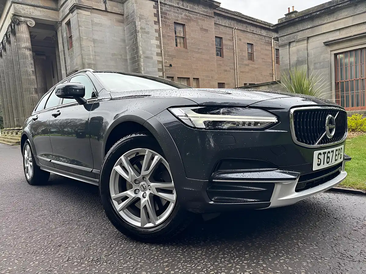 Used 2017 Volvo V90 Cross Country Pro Grey - Front View