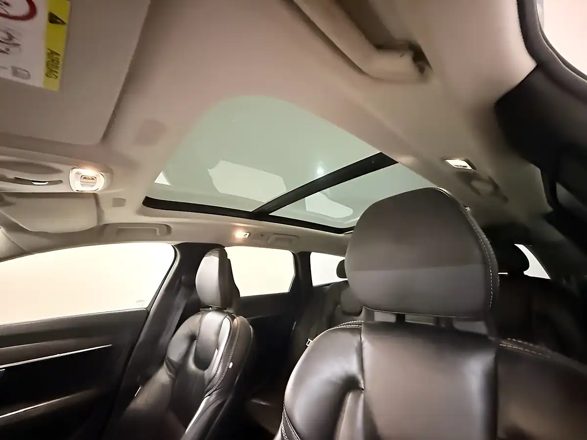 Used 2017 Volvo V90 Cross Country Pro Silver - Interior and Exterior details 10